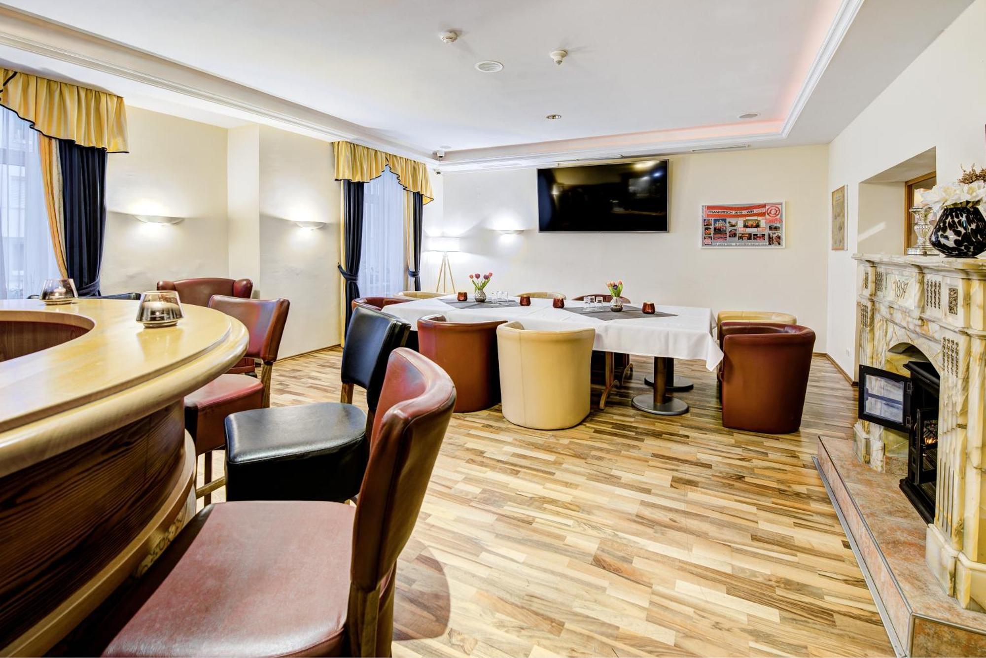 Bayrischer Hof Hotel 3*